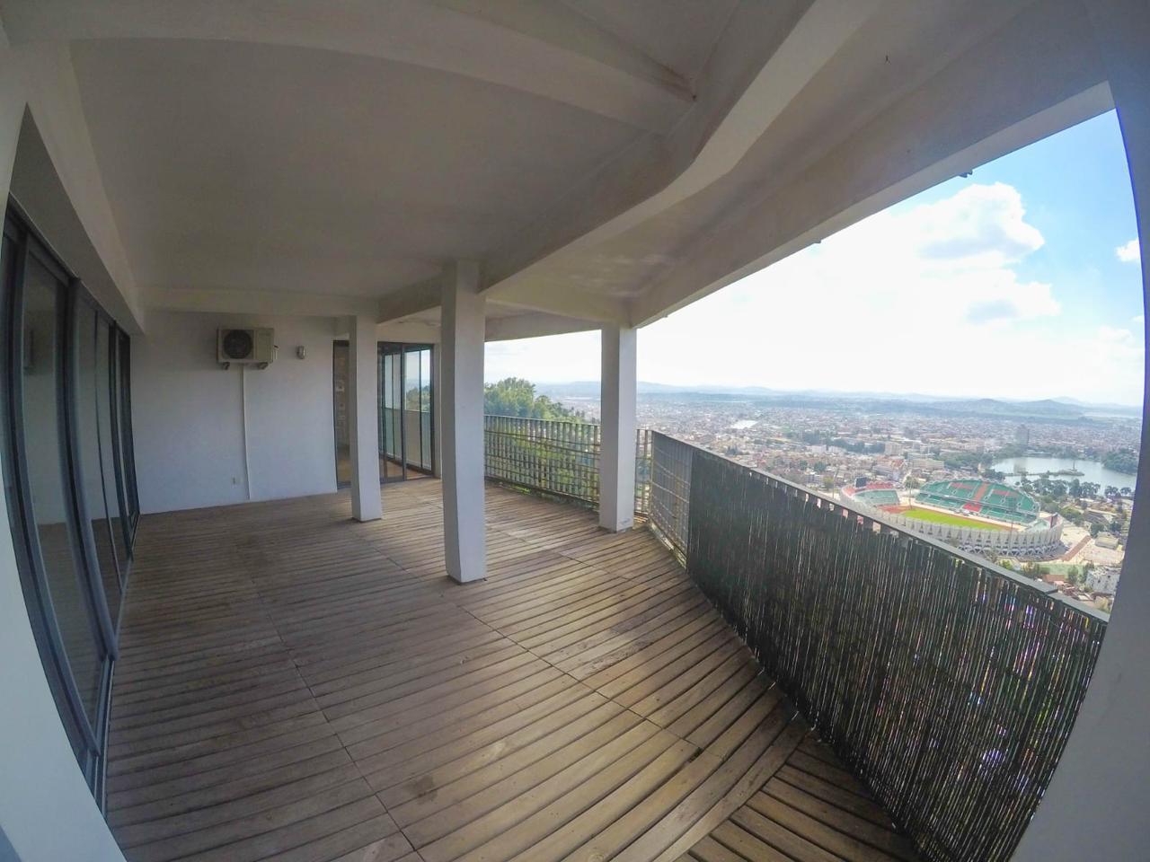 Appartement T4, 4e étage avec ascenseur
